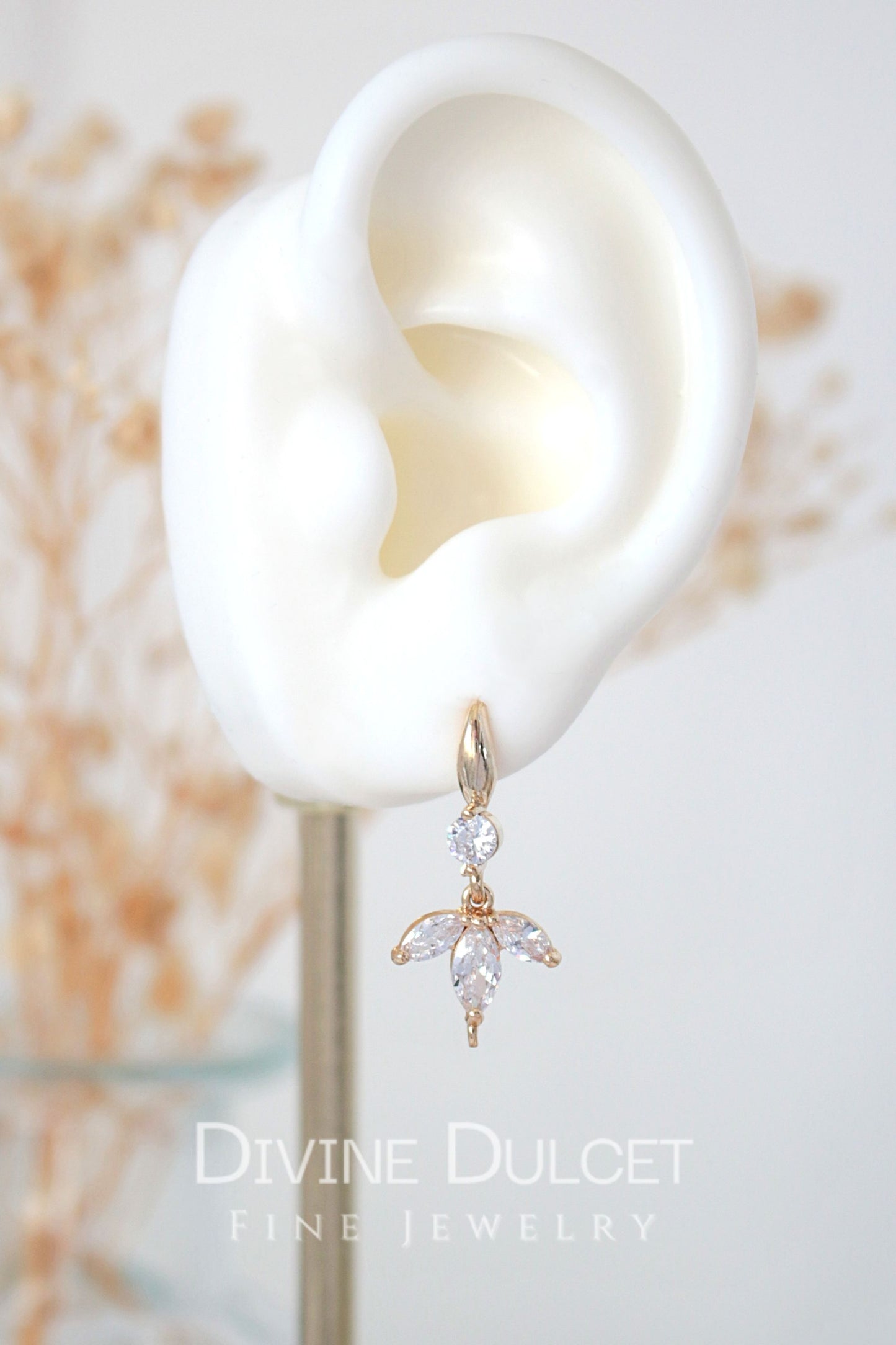 „Bloom“ 24 Karat Cubic Zirconia Flower Petals Ohrringe